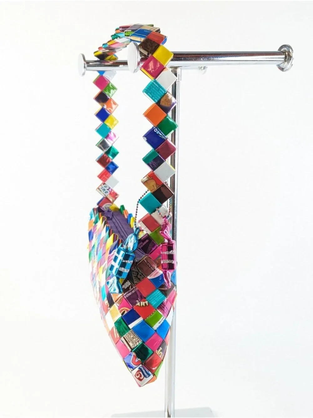 Unbranded wrapper weaved